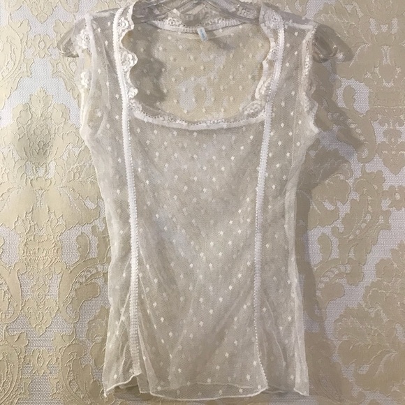 Beautiful lace top - Picture 2 of 5